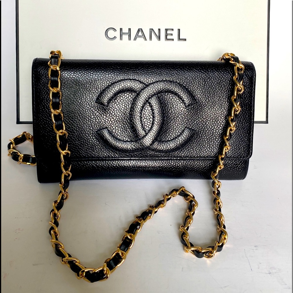 Chanel caviar leather wallet